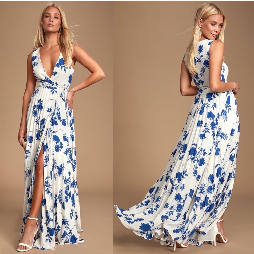 NWT Lulu’s Lindsie White and Blue Floral Dress - Size Small